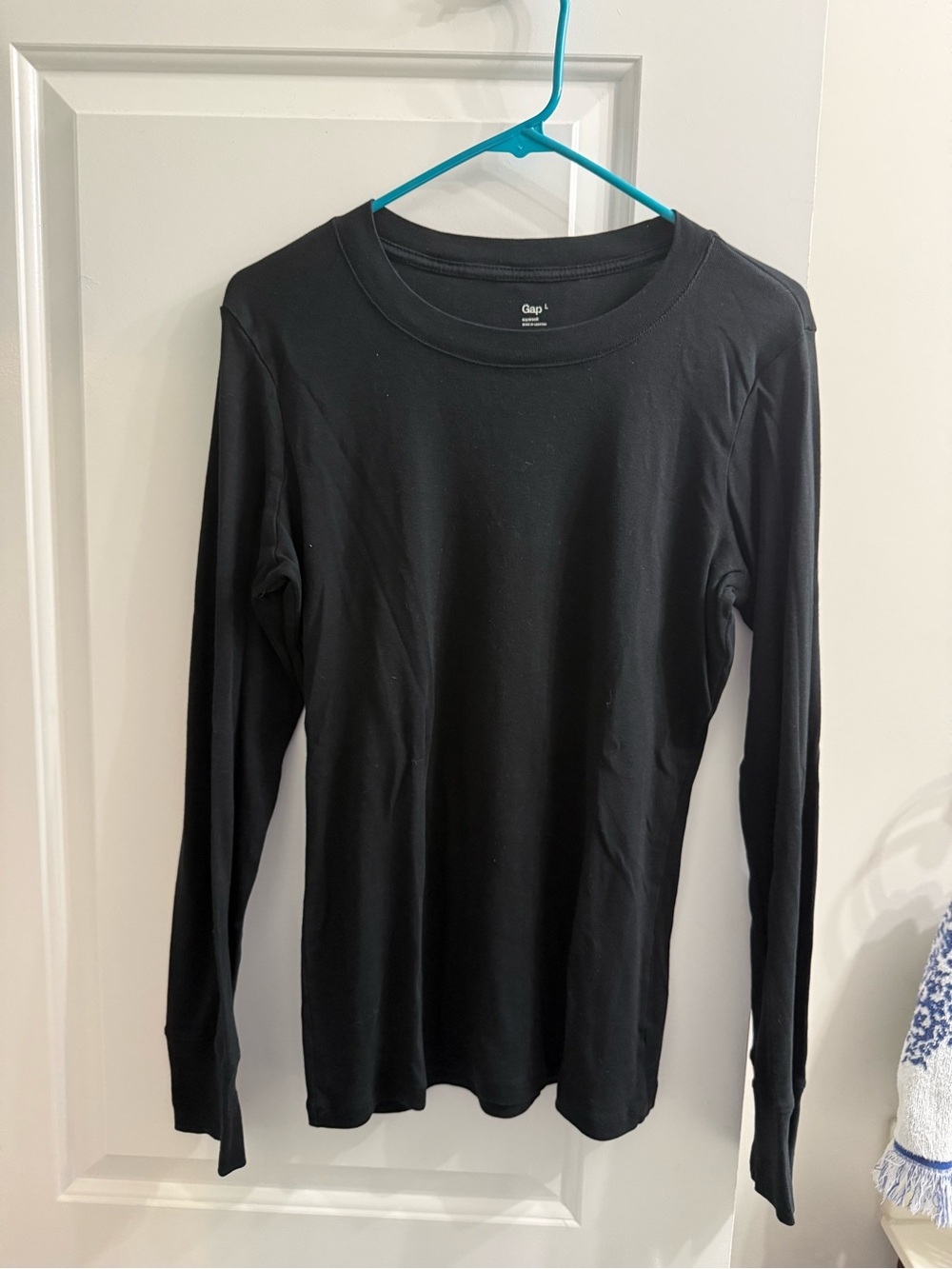GAP Black Long-Sleeve Super Soft Crewneck Tee